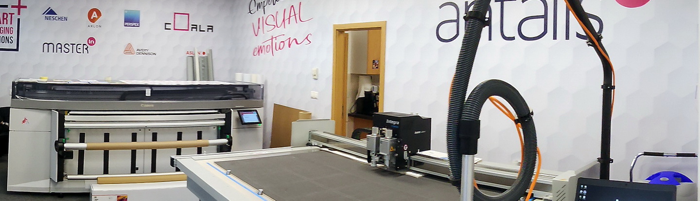 1440x413_showroom_3.jpg